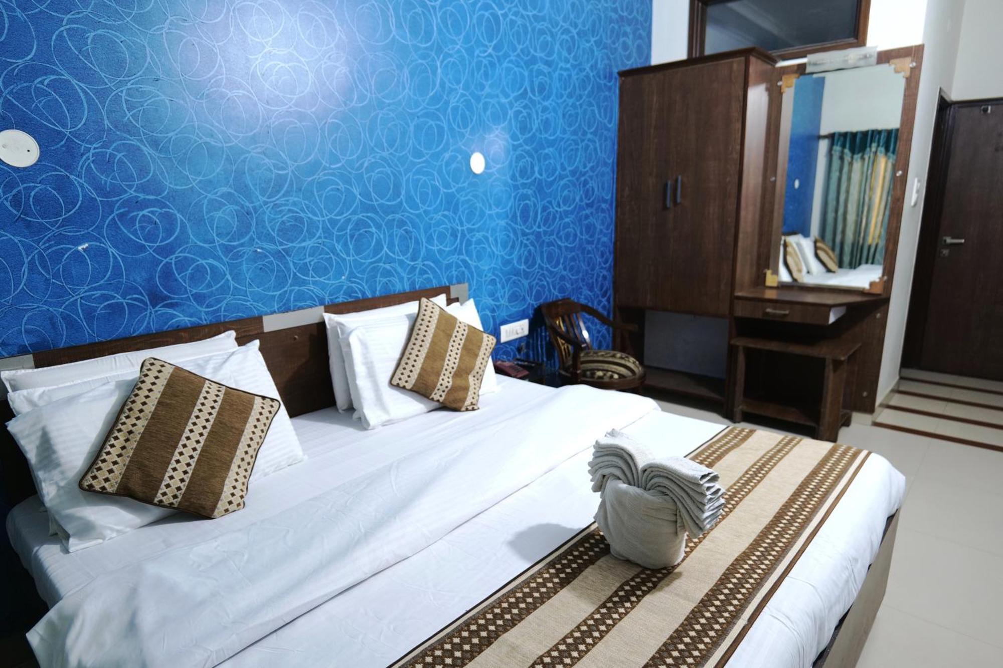 Hotel Holiday Comfort 암리차르 외부 사진
