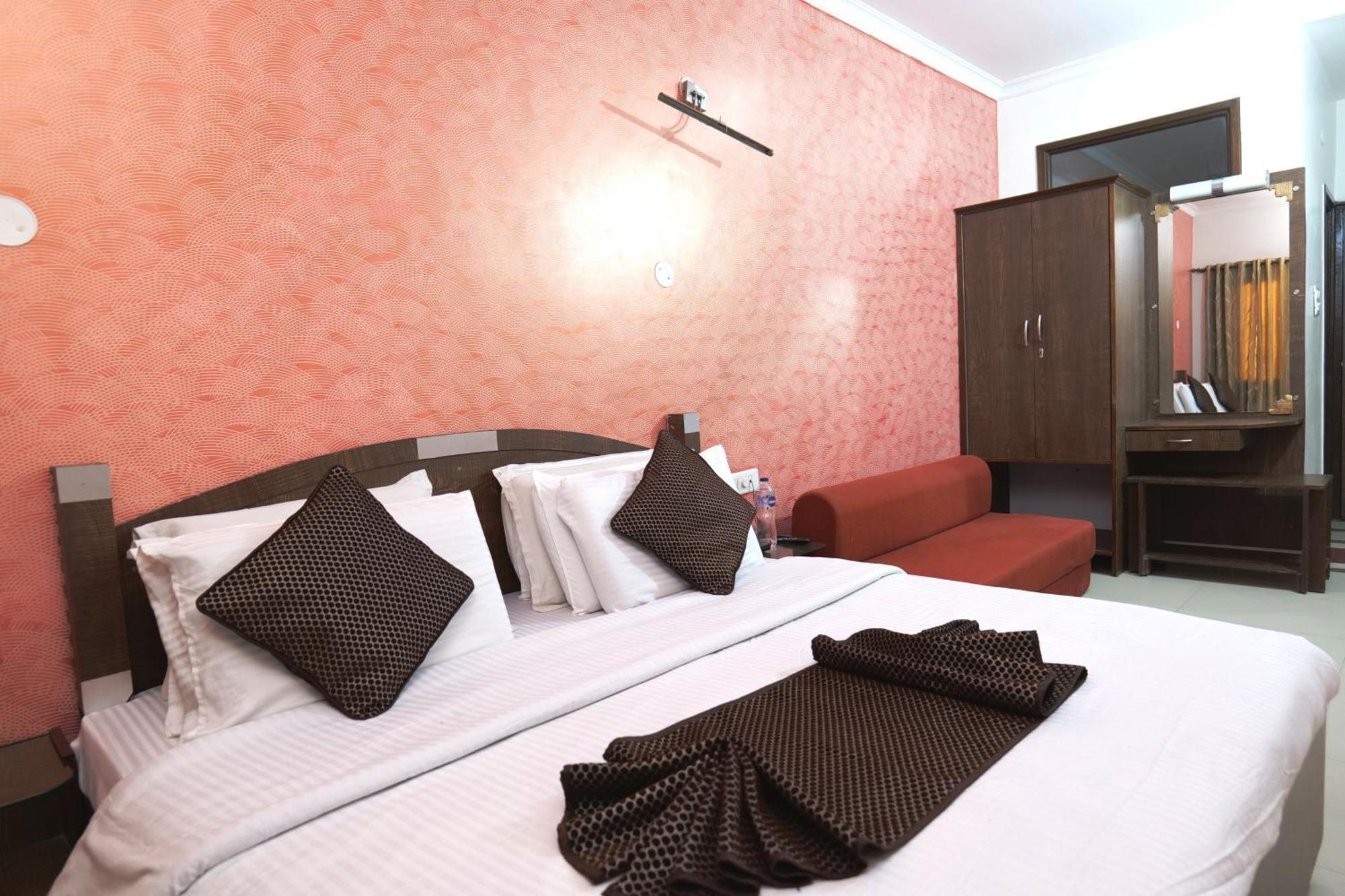 Hotel Holiday Comfort 암리차르 외부 사진